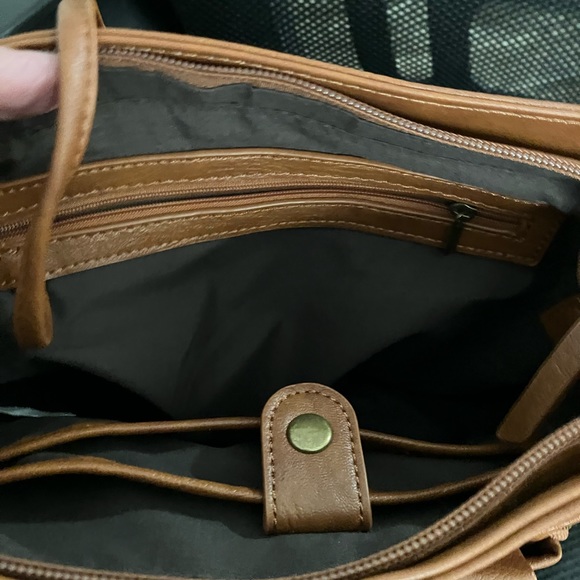 Medium Size Crossbody NWT - Picture 5 of 7